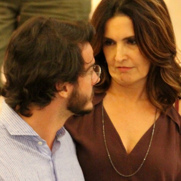 Fátima Bernardes não se incomoda com os comentário sobre a diferença de 25 anos de idade para o namorado, Túlio Gadêlha