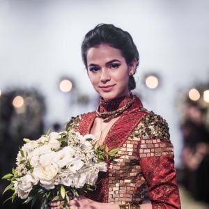 Catarina (Bruna Marquezine) revela que está grávida, mas fica com medo de perder o bebê ao sofrer acidente a partir do capítulo de quarta-feira, 4 de julho de 2018 da novela 'Deus Salve o Rei'