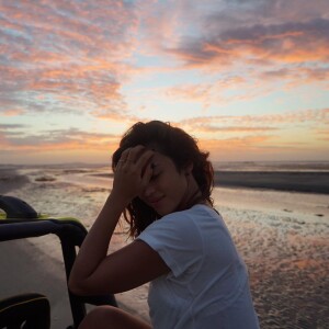 Yanna Lavigne posa durante passeio de buggy em Jericoacoara, no Ceará