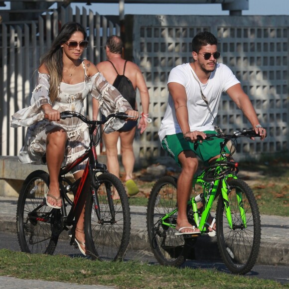 Mayra Cardi e Arthur Aguiar serão pais de Sophia, primeira filha do casal