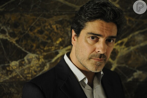 Junno Andrade diz que gostou de interpretar o vilão Santiago, em 'Salve Jorge', mas gostaria de fazer papel de alguém do bem em outro trabalho, em 7 de fevereiro de 2013