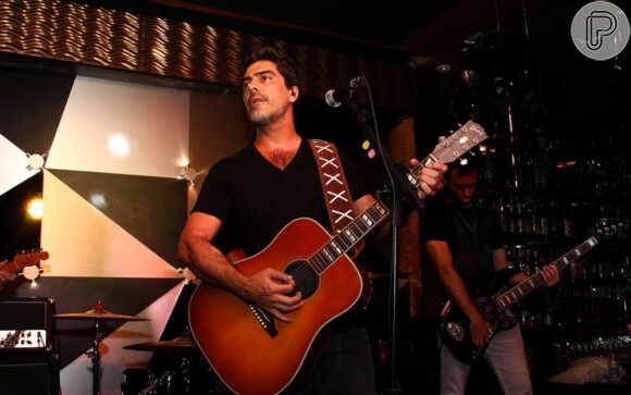 Junno Andrade se apresenta em shows com a banda 'Filhos de Ninguém'