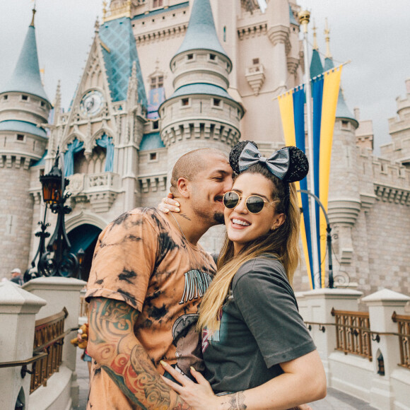 Aline Gotschalg e Fernando Medeiros estão aproveitando alguns dias de folga em Orlando