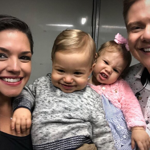 'Hoje vejo que não faria o menor sentido sem o Teodoro na nossa vida. Foi pertinho um do outro, eles são companheiros, brincam juntos, interagem', contou Thais Fersoza