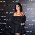 Na Sephora de Paris, Rihanna optou por um visual mais romântico para o lançamento de sua marca