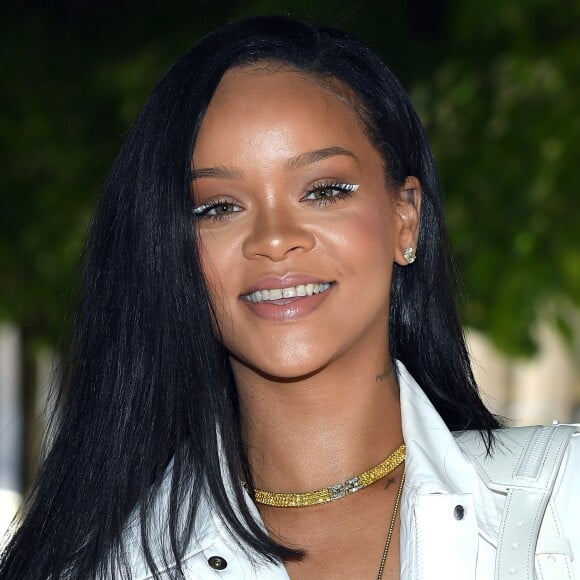 A Fenty Beauty, marca de maquiagem de Rihanna, anuncia lançamento de sua nova coleção de produtos para os olhos