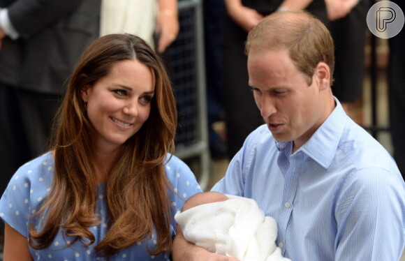 Ao contrário de muitas pessoas públicas, a família real fez questão de apresentar o príncipe George ao mundo ainda recém-nascido