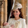 Príncipe George foi batizado com três meses de idade, na Capela Real do Palácio de St. James, em Londres. Olha que fofura?