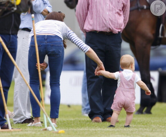 Kate Middleton sempre deixa o bebê George muito à vontade e se diverte ao lado do pequeno a cada aparição