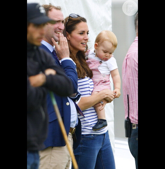 Kate Middleton está sempre acompanhada pelo pequeno príncipe George