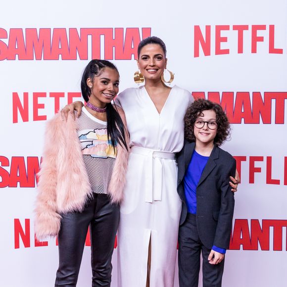 Emanuelle Araújo com Sabrina Nonato e Caua Goncalves na première da série 'Samantha!', da Netflix, no shopping JK Iguatemi, em São Paulo, na noite desta terça-feira, 26 de junho de 2018
