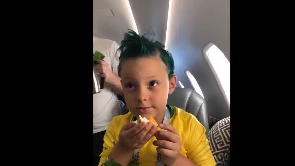 Davi Lucca surgiu com cabelo verde nesta quarta-feira, 27 de junho de 2018, para assistir ao jogo do pai, Neymar, na Copa