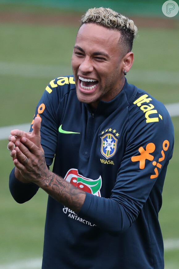 'Nem todos sabem o que passei pra chegar até aqui, falar até papagaio fala, agora fazer... Poucos fazem!', disse Neymar