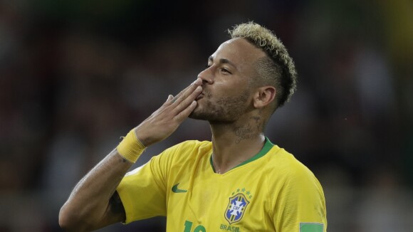 Neymar se declara para o filho, Davi Lucca, após jogo do Brasil: 'Papai te ama'