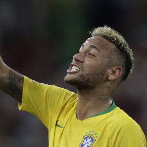 Neymar homenageou o filho, Davi Lucca, após vitória do Brasil contra Sérvia