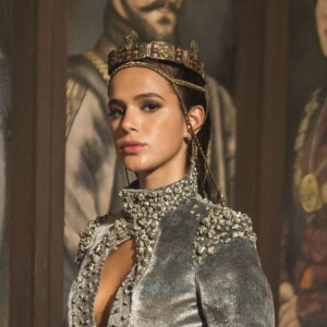 Catarina (Bruna Marquezine) manda matar o alquimista que preparou a pólvora que ela usou para explodir a mina nos próximos capítulos da novela 'Deus Salve o Rei'. Quem antecipa é o colunista de TV Daniel Castro nesta quinta-feira, 28 de junho de 2018