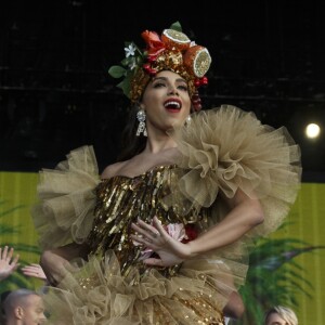 Anitta não entendeu a pergunta feita pelo apresentador e argumentou, aos risos: 'Você falou muito rápido'