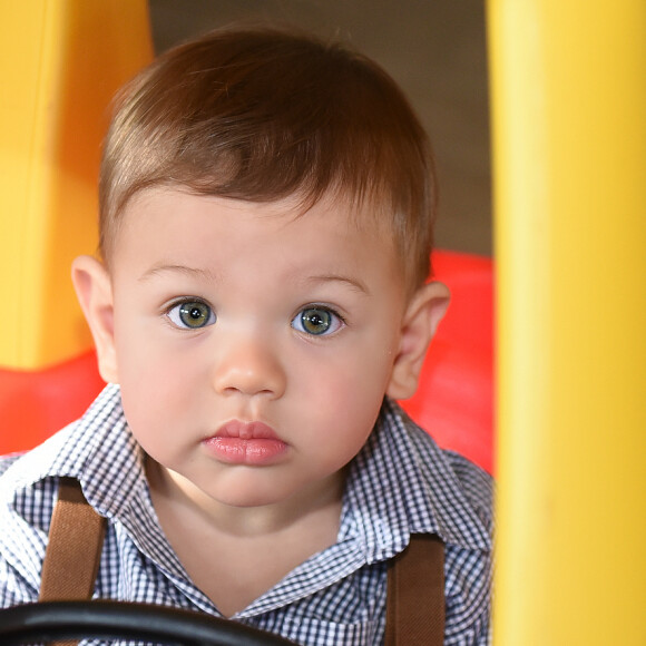 Gusttavo Lima é pai do pequeno Gabriel, que completou 1 ano nesta quinta-feira, 28 de junho de 2018