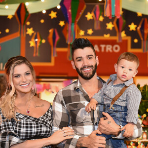 Gusttavo Lima e a mulher, Andressa Suita, celebraram o primeiro aniversário do filho