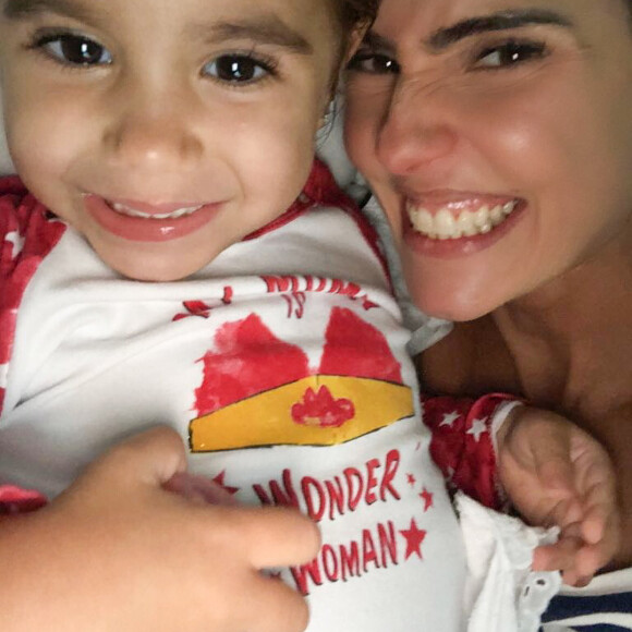 Filha de Deborah Secco, Maria Flor pediu para usar filtro de bichinho em rede social