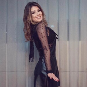 A stylist Christiana Francini busca looks que valorizem o corpo de Paula Fernandes