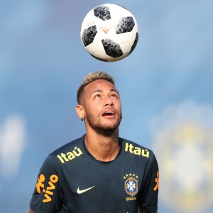 Neymar está treinando para enfrentar o México com a seleção brasileira nesta segunda-feira, dia 2 de julho de 2018