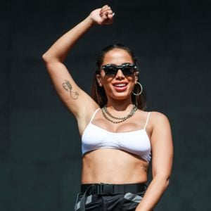 Anitta contou como dribla cansaço e o fuso horário dos países que visita neste sábado, 30 de junho de 2018