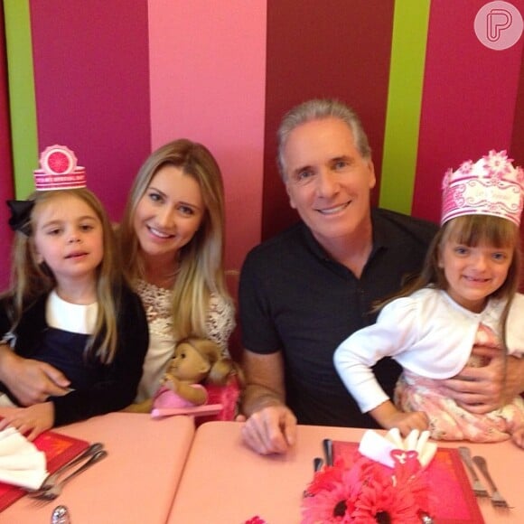 Rafaella Justus comemora aniversário de 5 anos em Miami com Roberto Justus e Ana Paula Siebert (21 de julho de 2014)