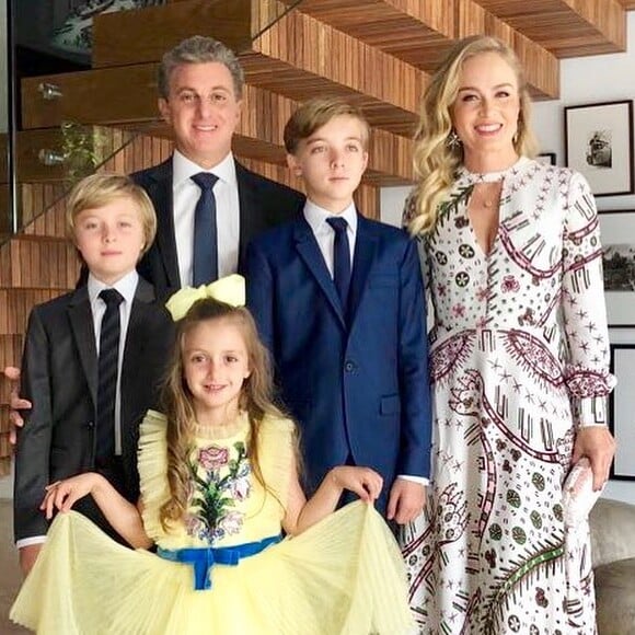 Luciano Huck mostra filhos dormindo em aeroporto de São Paulo, em 30 de junho de 2018