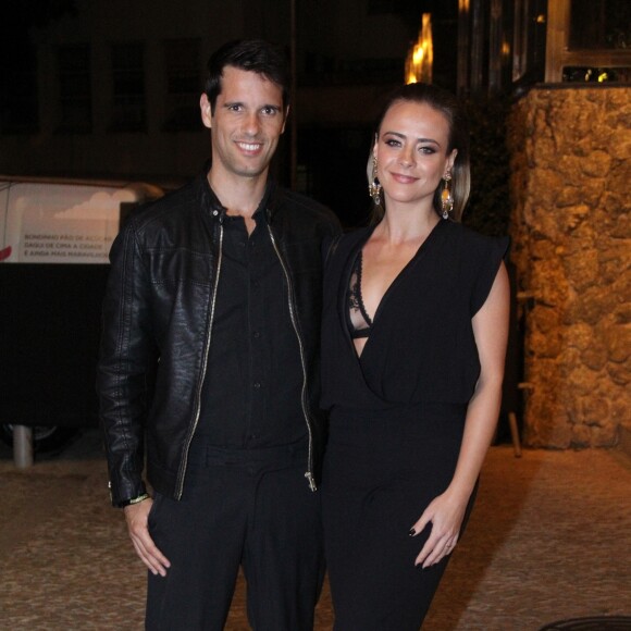 Juliana Silveira e João Vergara prestigiaram o aniversário de Marina Ruy Barbosa