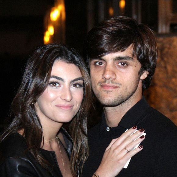 Felipe Simas e a mulher, Mariana Uhlmann, marcaram presença no aniversário de Marina Ruy Barbosa na noite deste sábado, 30 de junho de 2018, no Morro da Urca, no Rio de Janeiro