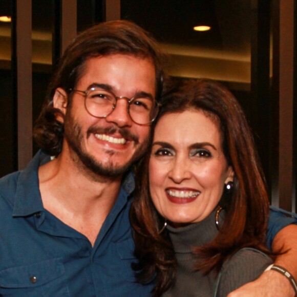 Fátima Bernardes explicou o motivo de expor seu namoro com Túlio Gadêlha na internet: 'esolvi me apoderar do meu momento'