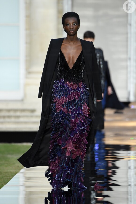 Semana de Alta-Costura em Paris: Givenchy aposta no glamour sóbrio
