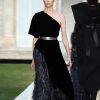 No desfile da Givenchy, na Semana de Alta-Costura em Paris, o minimalismo deu a tônica da coleção