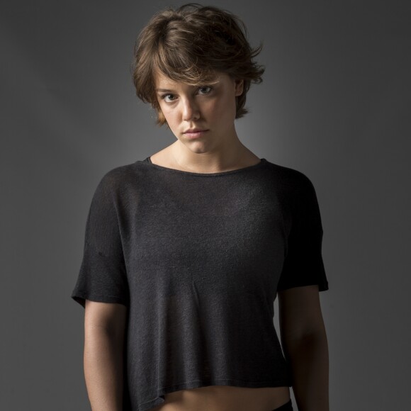 Maria (Alice Wegmann) faz de tudo para falar com Hermano (Gabriel Leone) no capítulo de segunda-feira, 9 de julho de 2018 da série 'Onde Nascem os Fortes'