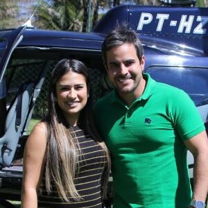 'Ele ficar mais gato, mais pleno, mais lindo do que já é, obrigada!', afirmou Simone sobre o marido, Kaká Diniz após implante capilar