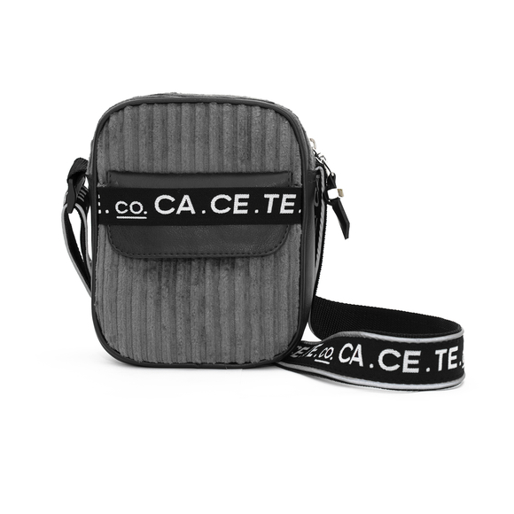 Bolsa usada por Chay Suede custa R$ 305