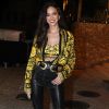 A atriz Bruna Marquezine finalizou o look all Versace com presilhas no cabelo para a festa de aniversário de 23 anos de Marina Ruy Barbosa
