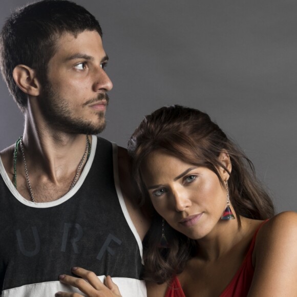 Rosa (Leticia Colin) procura por Ícaro (Chay Suede) após ser expulsa de casa pelo pai, Agenor (Roberto Bonfim), nos próximos capítulos da novela 'Segundo Sol'