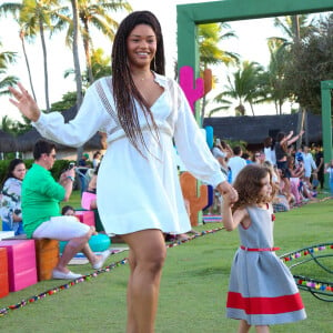 Juliana Alves esteve no Tivoli Ecoresort, localizado na Praia do Forte, na Bahia