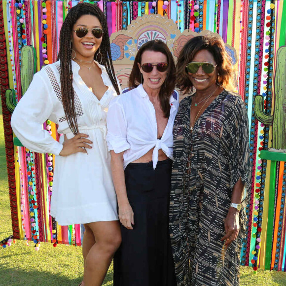 Juliana Alves posa com Glória Maria