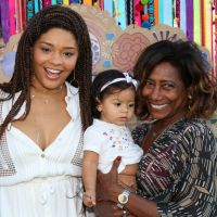 Filha de Juliana Alves acompanhou atriz em desfile infantil na Bahia. Veja fotos