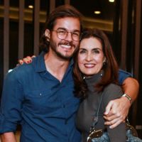 Fátima Bernardes assiste jogo do Brasil com namorado e filhos: 'Torcida reunida'
