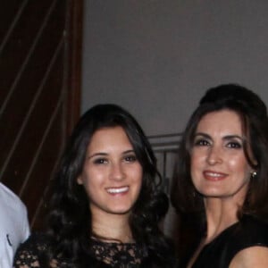 Fátima Bernardes impressionou fãs ao publicar foto com filhas, Beatriz e Laura, no Instagram