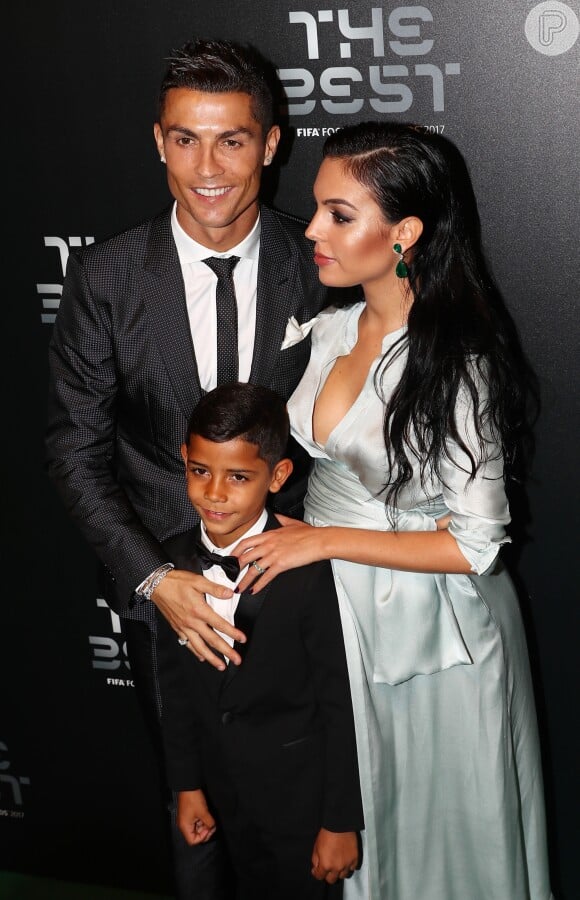 Cristiano Ronaldo está de férias na Grécia com a mulher, Georgina Rodríguez, e o filho mais velho, Cristiano Ronaldo Jr., de 7 anos