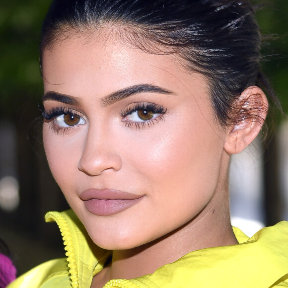 Kylie Jenner parou de fazer preenchimento labial e exibiu o resultado em seu Instagram. Veja abaixo!