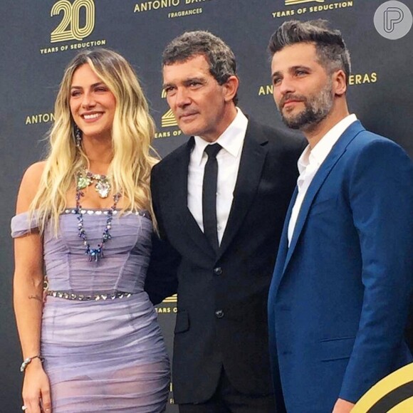 Giovanna Ewbank e Bruno Gagliasso posaram com Antonio Banderas em Marbella, na Espanha