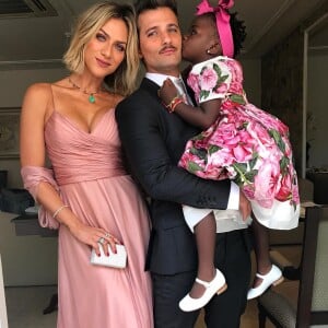 Giovanna Ewbank e o marido, Bruno Gagliasso, lutam pela igualdade racial