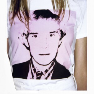 Calvin Klein Jeans lança coleção com estampas de obras de Andy Warhol. Camiseta feminina, R$179,00 