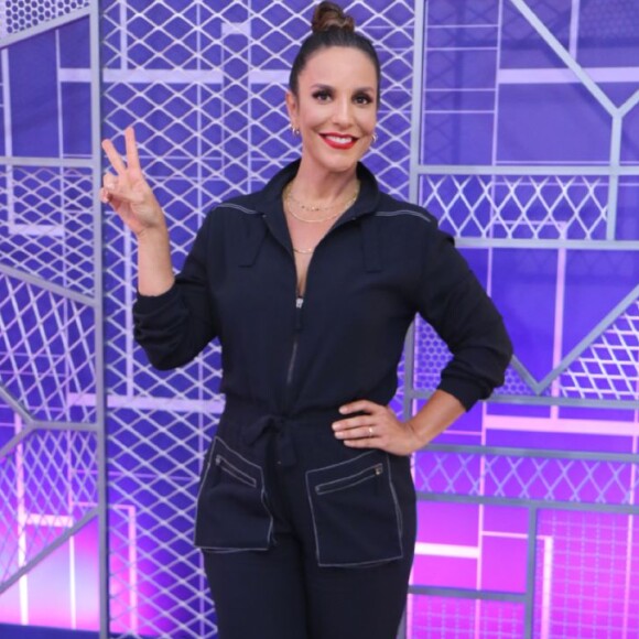 Ivete Sangalo faz a técnica corporal para desinchar o corpo